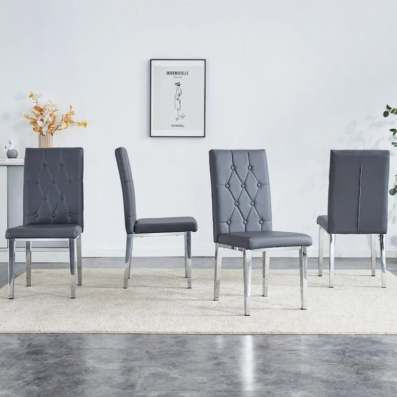Chaise de salle à manger grise sans accoudoirs, avec dossier capitonné à motif quadrillé et clouté, et pieds en métal argenté.