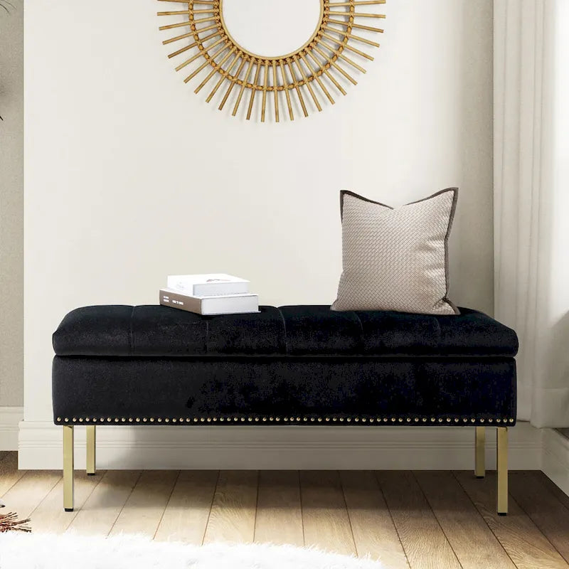 Banc de rangement capitonné en velours à couvercle relevable avec garniture cloutée et pieds en métal