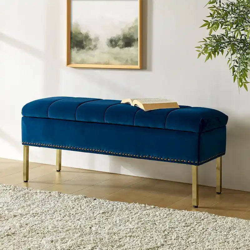 Banc de rangement capitonné en velours à couvercle relevable avec garniture cloutée et pieds en métal