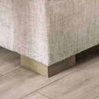 Canapé transitoire en tissu gris avec accoudoirs évasés et coussins de siège à ressorts