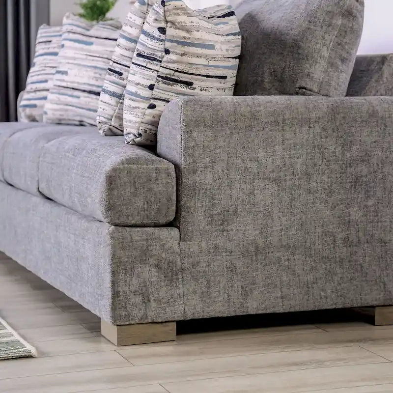 Canapé transitoire en tissu gris avec accoudoirs évasés et coussins de siège à ressorts