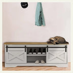Banc de rangement pour chaussures avec portes coulissantes de style grange, siège rembourré, étagères réglables, blanc et gris