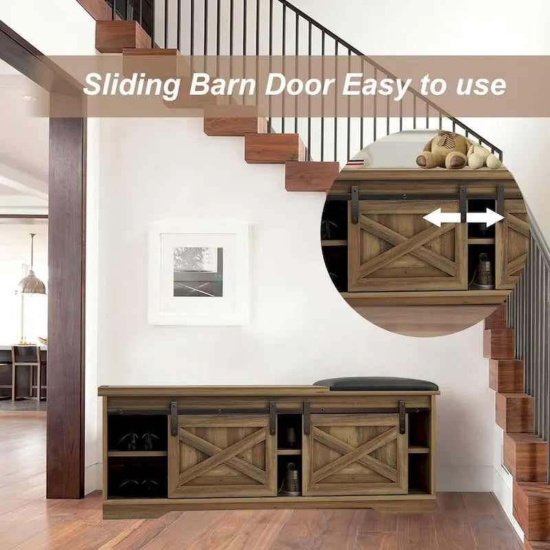Banc de rangement pour chaussures avec portes coulissantes de style grange, siège rembourré, étagères réglables, blanc et gris