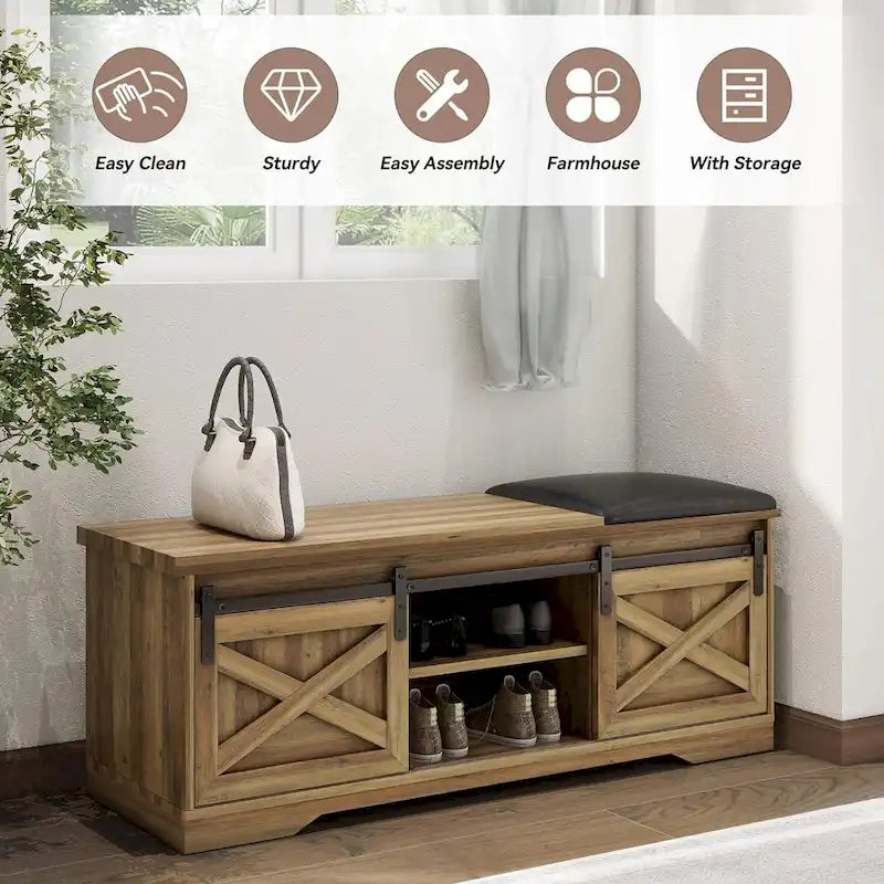 Banc de rangement pour chaussures avec portes coulissantes de style grange, siège rembourré, étagères réglables, blanc et gris