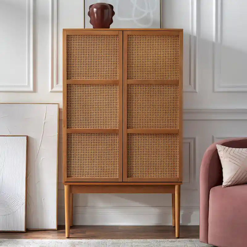 Meuble de rangement à portes en cannage style milieu de siècle avec étagères réglables, finition naturelle