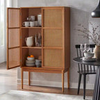 Meuble de rangement à portes en cannage style milieu de siècle avec étagères réglables, finition naturelle