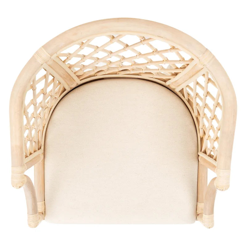 Fauteuil en rotin tressé avec coussin blanc, finition lavis naturel