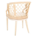Fauteuil en rotin tressé avec coussin blanc, finition lavis naturel