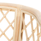 Fauteuil en rotin tressé avec coussin blanc, finition lavis naturel