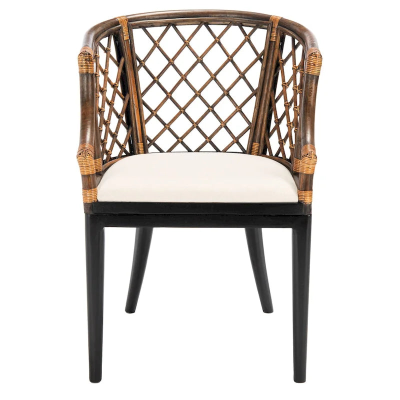 Fauteuil en rotin tressé avec coussin blanc, finition lavis naturel