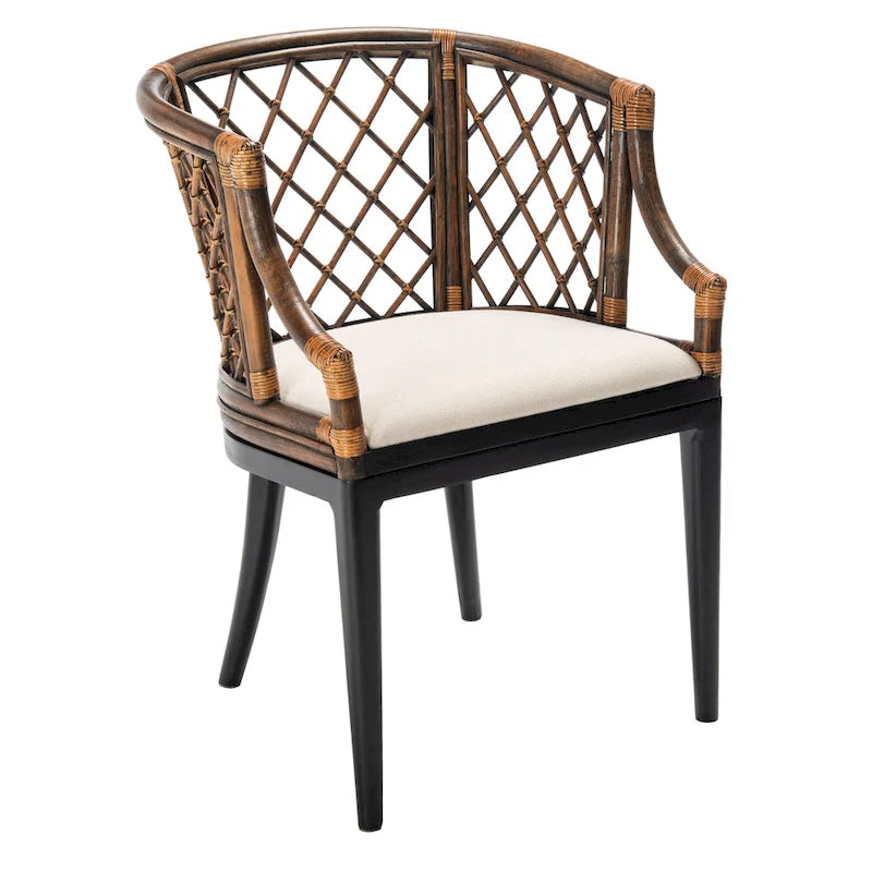 Fauteuil en rotin tressé avec coussin blanc, finition lavis naturel