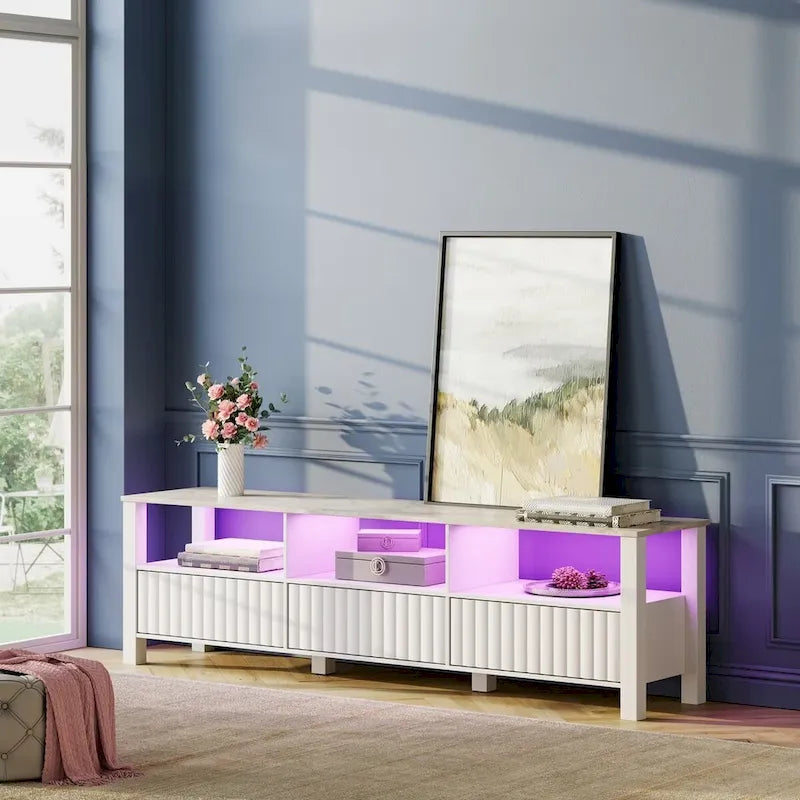 Meuble TV blanc cannelé en bois avec plateau à motif de pierre et lumière LED RGB