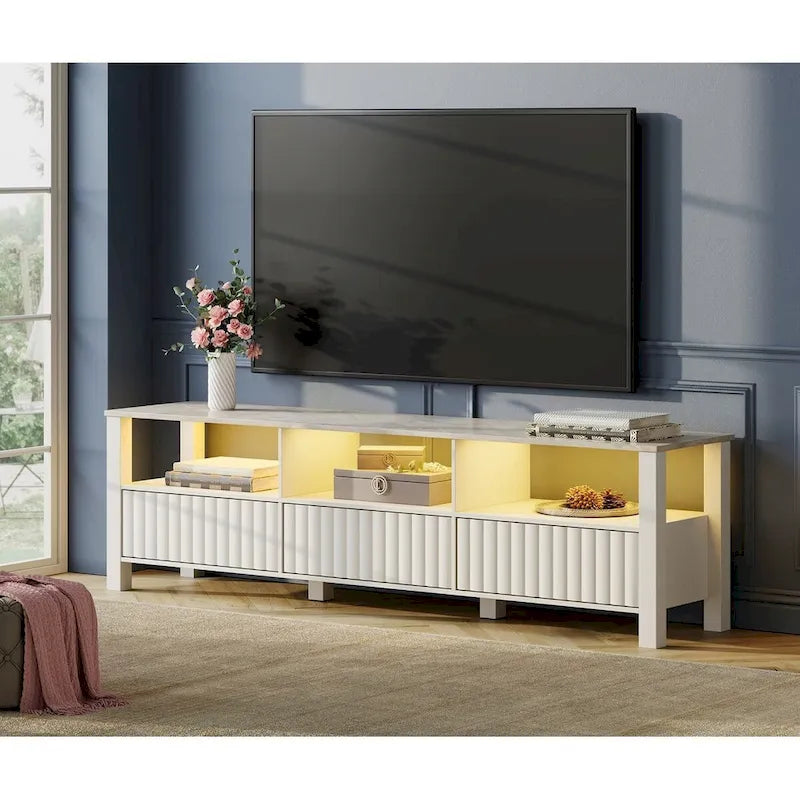 Meuble TV blanc cannelé en bois avec plateau à motif de pierre et lumière LED RGB