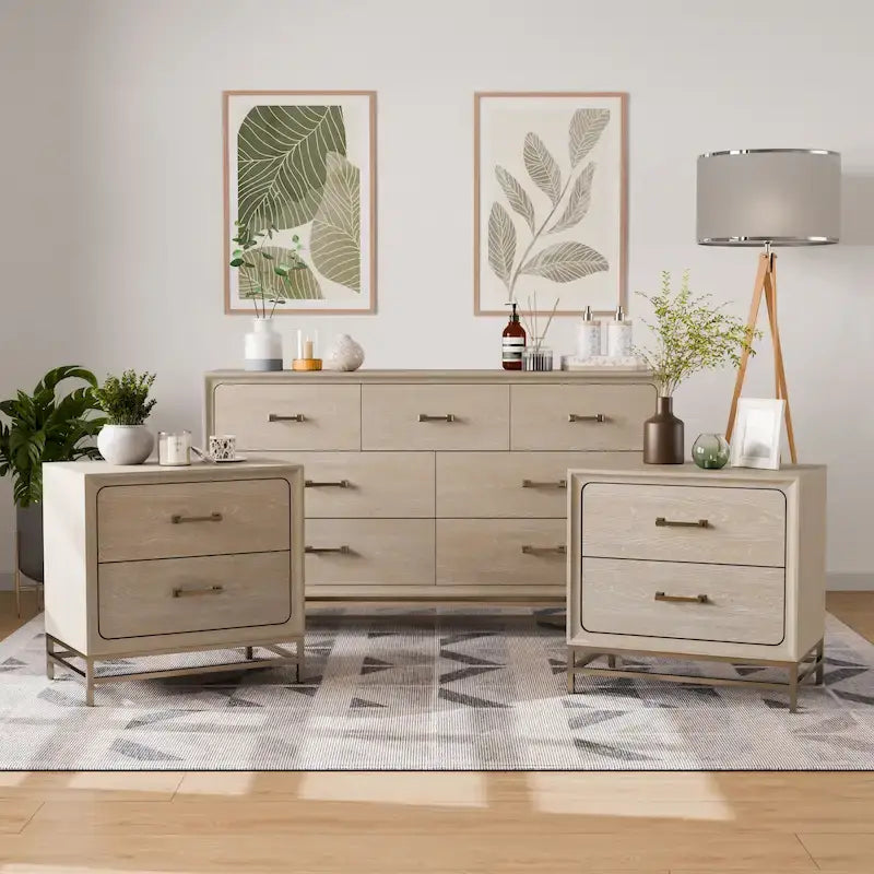 Commode en chêne clair avec pieds en métal doré et tiroirs en cèdre