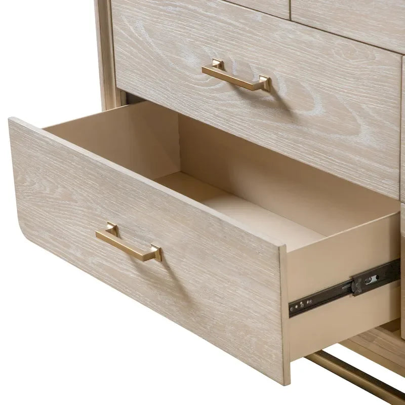 Commode en chêne clair avec pieds en métal doré et tiroirs en cèdre