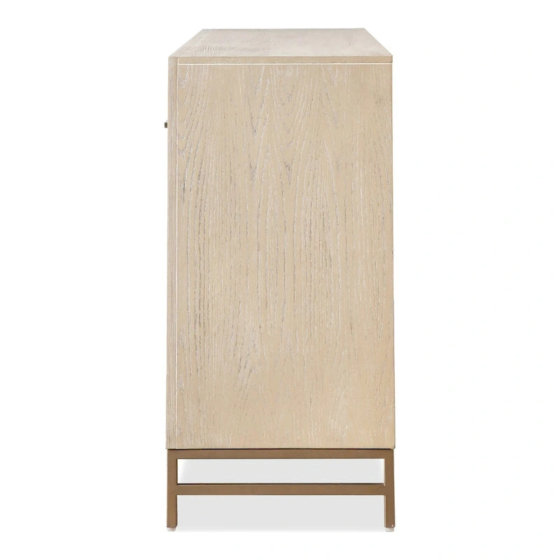 Commode en chêne clair avec pieds en métal doré et tiroirs en cèdre