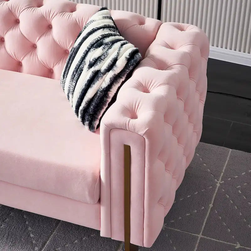 Canapé Chesterfield capitonné en velours avec pieds en métal doré