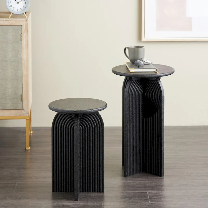 Table d'appoint Art déco ronde en bois noir avec piédestal arqué